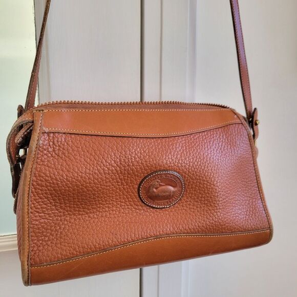 Dooney & Bourke Handbags - VINTAGE DOONEY & BOURKE Honey Camel Brown Leather Shoulder Bag